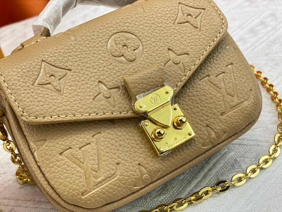 Louis Vuitton Micro Metis Beige Clair 14Cm view 6