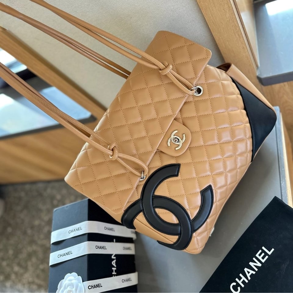 Chanel Cambon Shopping Bag Quilted Leather In Beige And Black 36Cm view 7