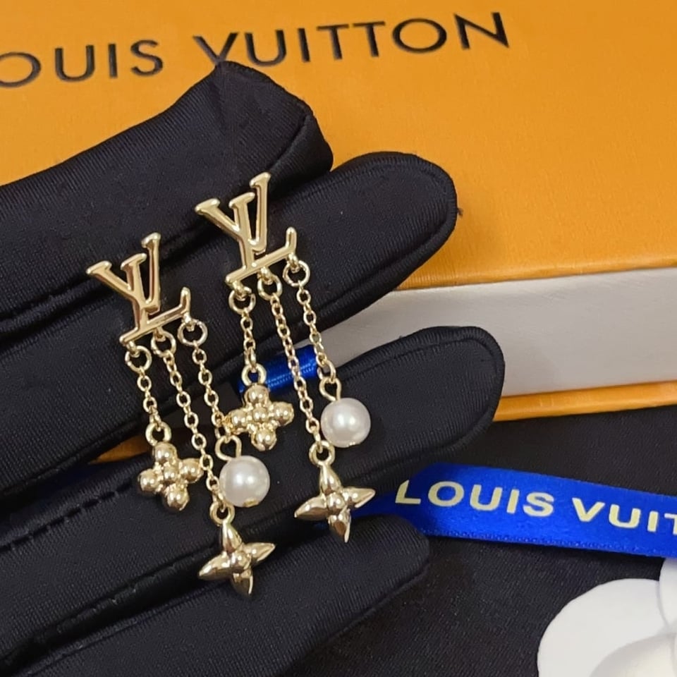 Louis Vuitton Louisa Earrings M01574 view 3