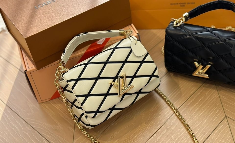 Louis Vuitton Go 14 Mm White Black 22Cm M22890 view 4