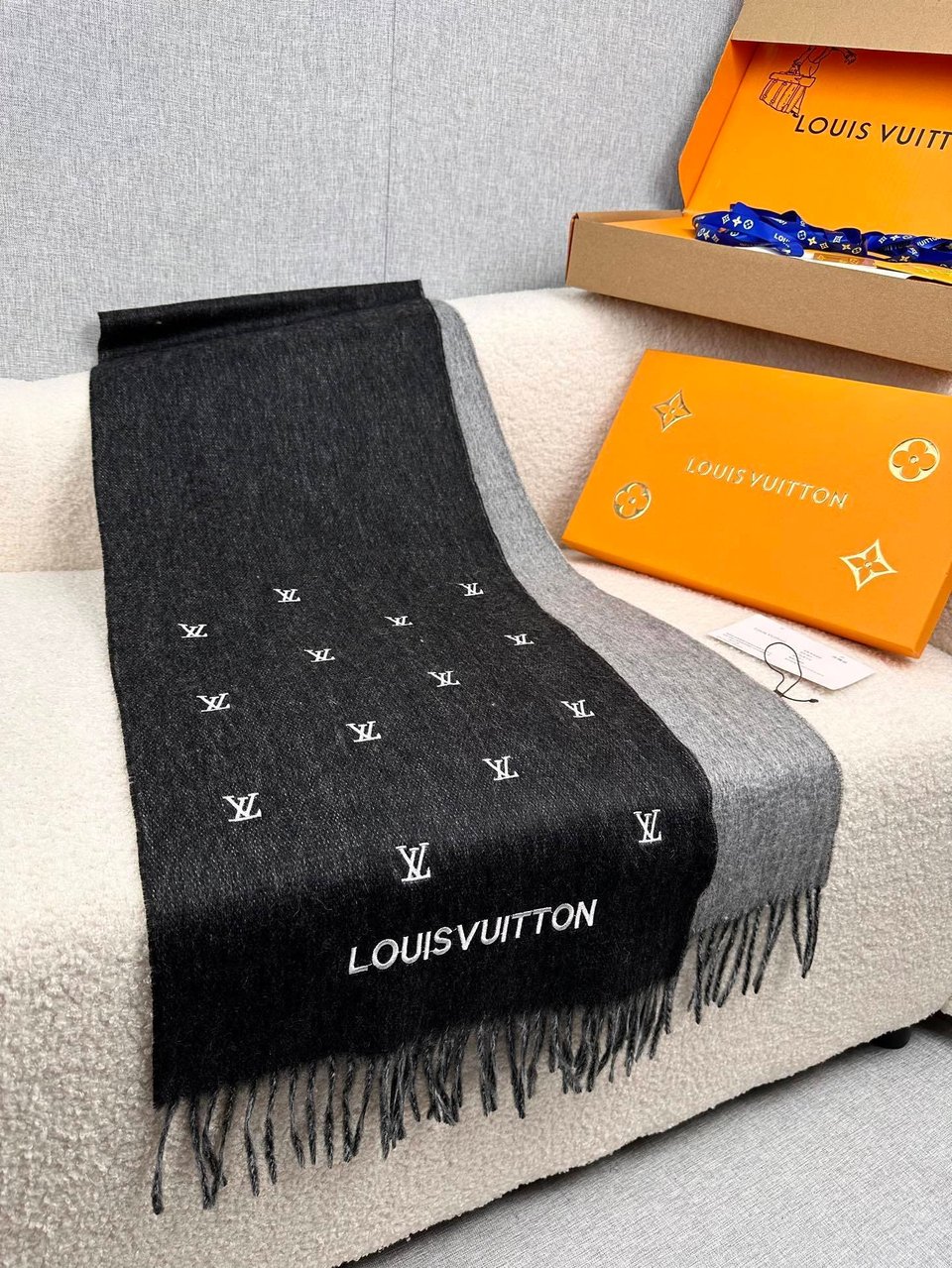Louis Vuitton Monogram Black Pattern Scarf For Women 180cm view 3