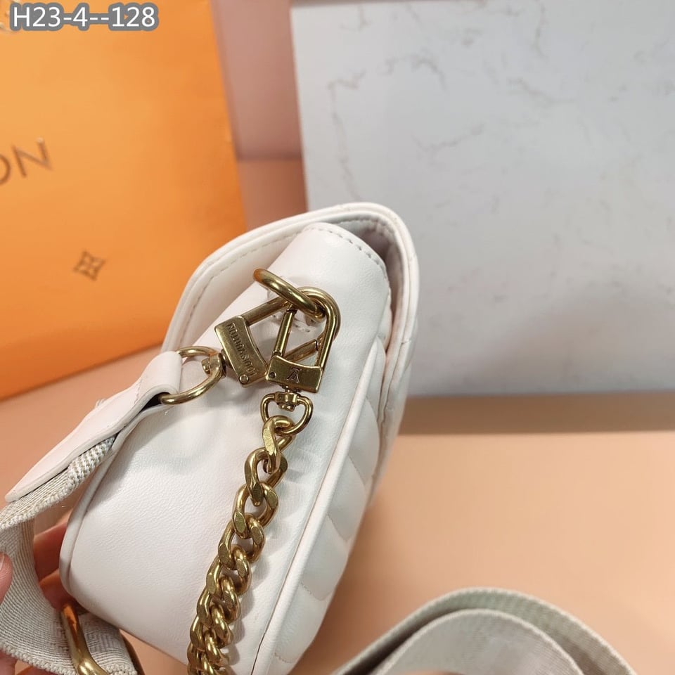 Louis Vuitton New Wave Multi Pochette White 20Cm M56471 view 9