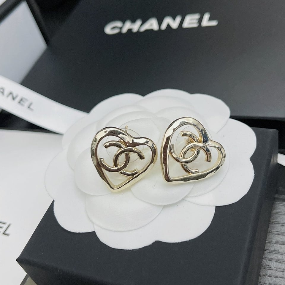 Chanel Metal Cc Heart Coco In Love Earrings Gold view 2