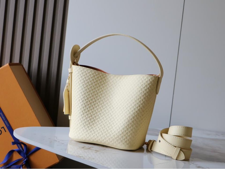 Louis Vuitton All In BB Bag Banane Gold 16cm M29479 view 2