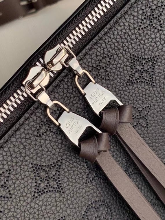 Louis Vuitton Beaubourg Hobo Mm 32Cm Black M56073 view 8