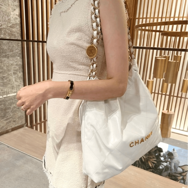 Chanel 22 Handbag White 42Cm As3261 view 3