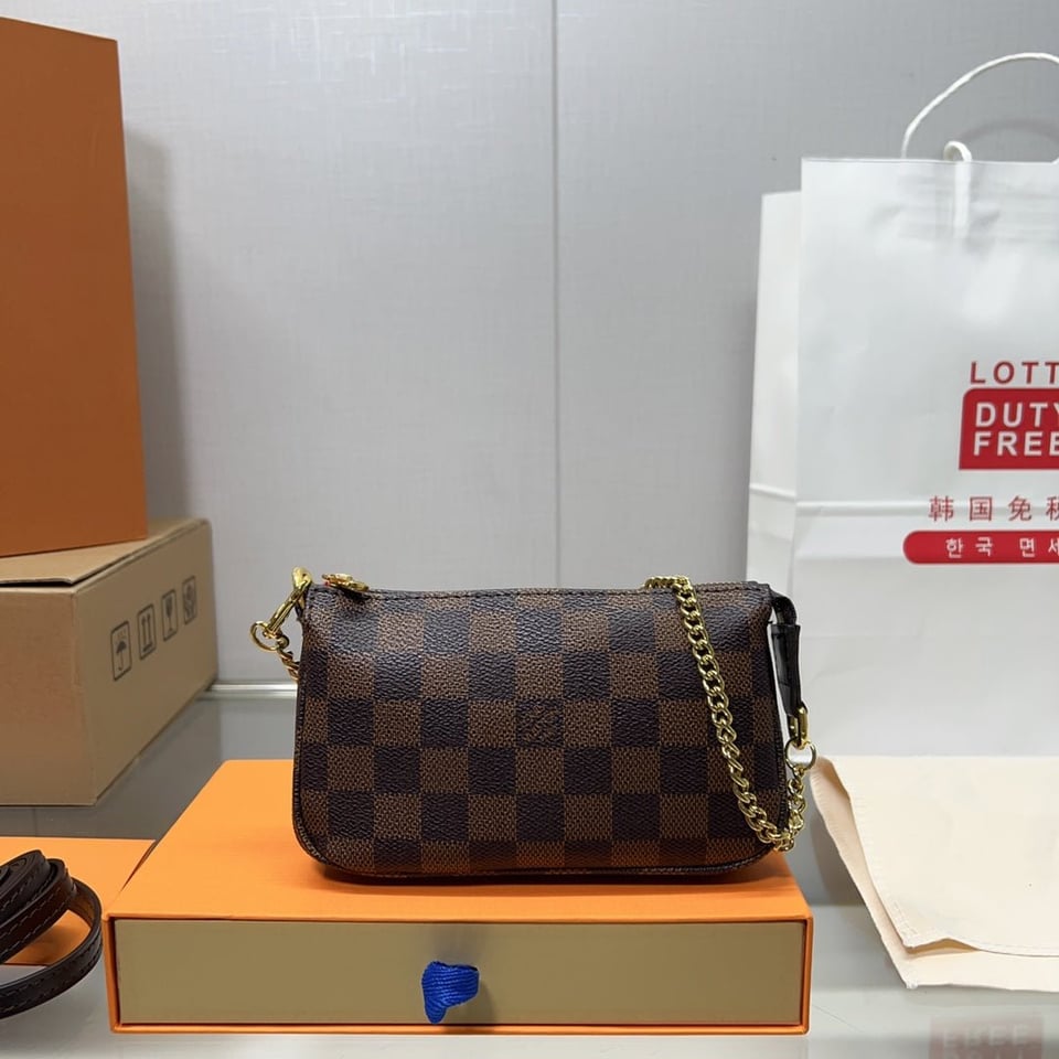 Louis Vuitton Pochette Accessoires Damier Ebene 17Cm With Chain N58009 view 4