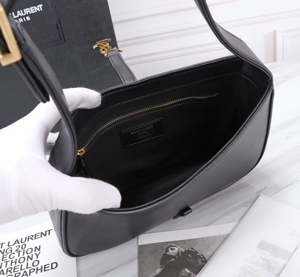 Saint Laurent Le 5 A 7 Hobo Bag In Smooth Leather Black Gold 23Cm view 3