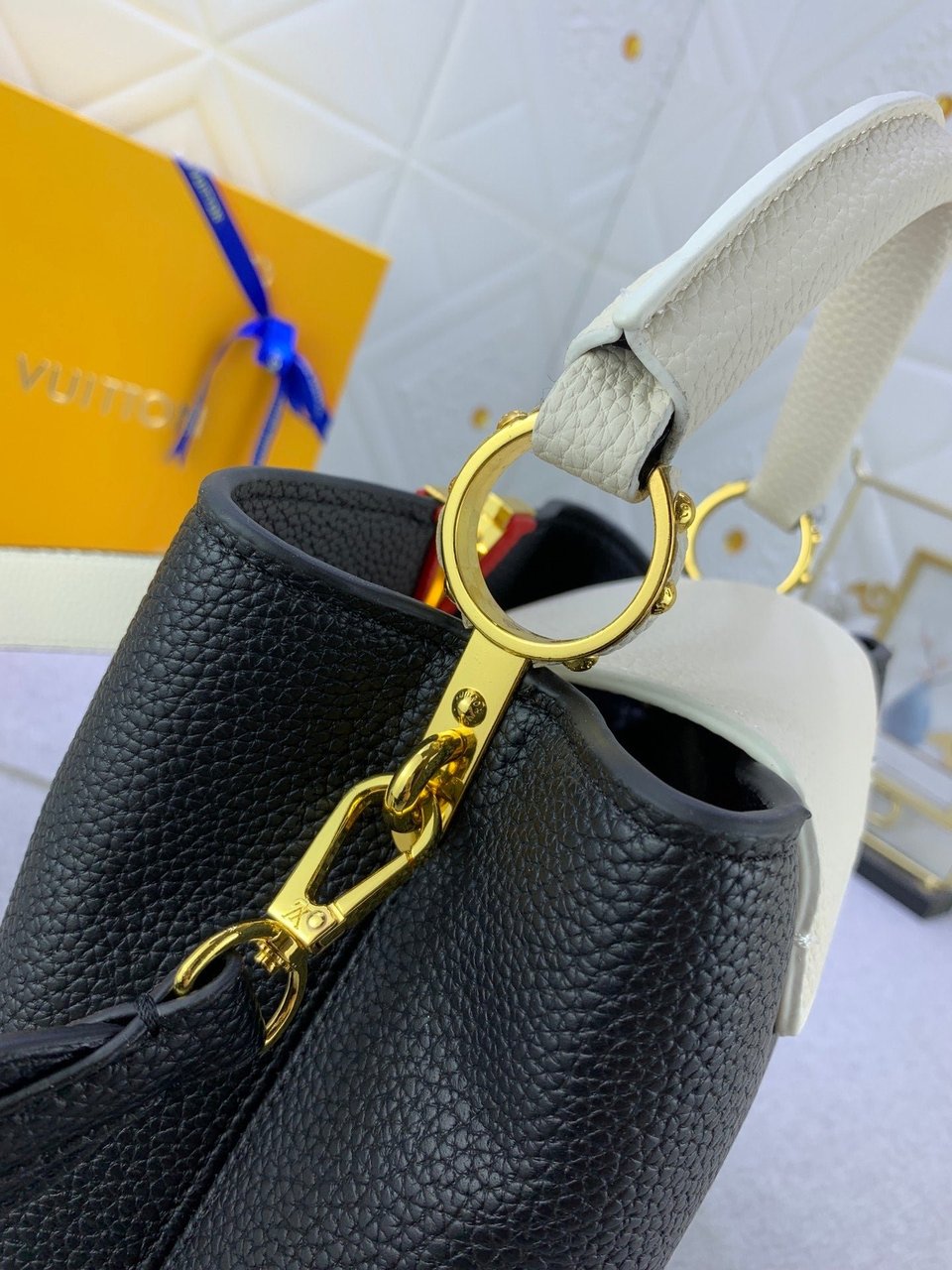 Louis Vuitton Capucines Bb Black Greige 27Cm view 9