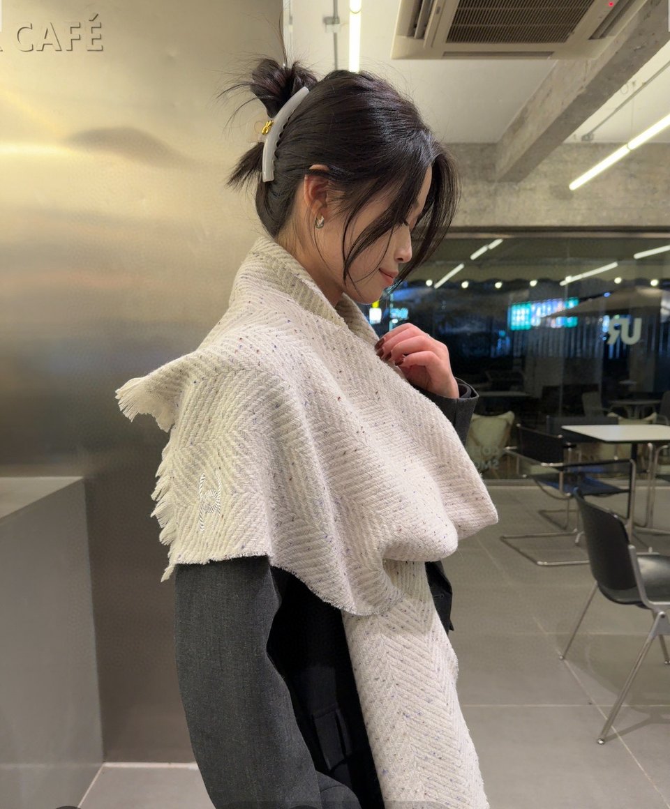 Chanel Cashmere Scarf Chevron White For Women 180cm view 6