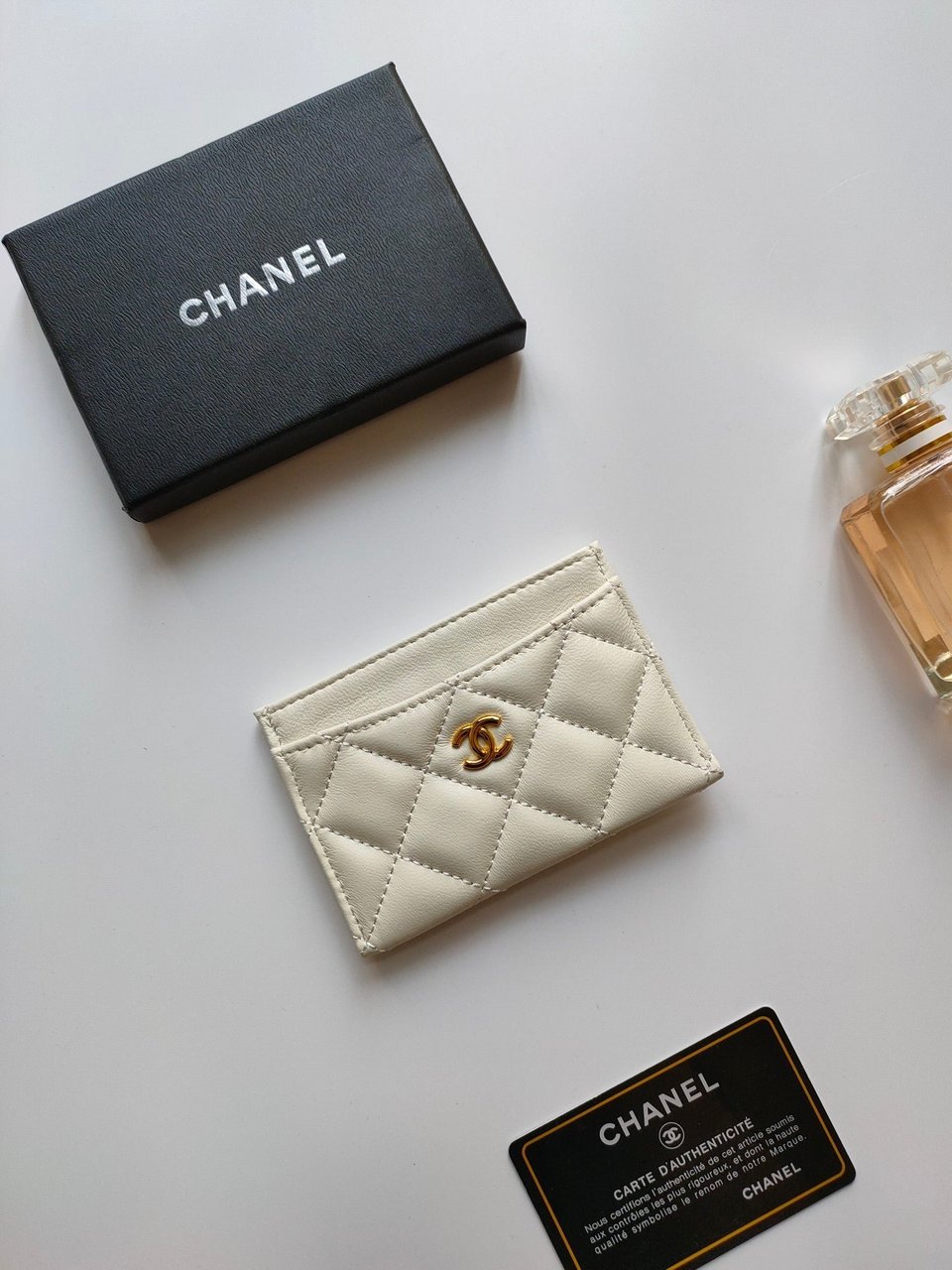 Chanel Card Holder 11.2 White Calfskin Gold Icon view 4