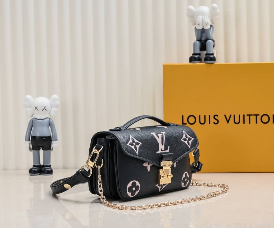 Louis Vuitton Pochette M Tis East West Monogram Empreinte Leather Black 21Cm M46596 view 4
