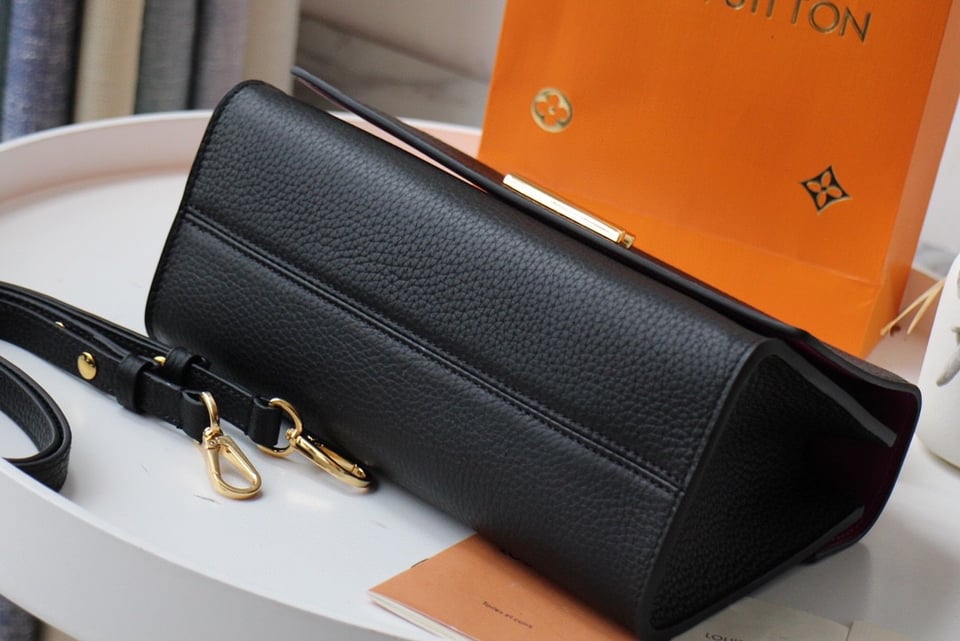 Louis Vuitton Twist One Handle Pm 25Cm Black view 5