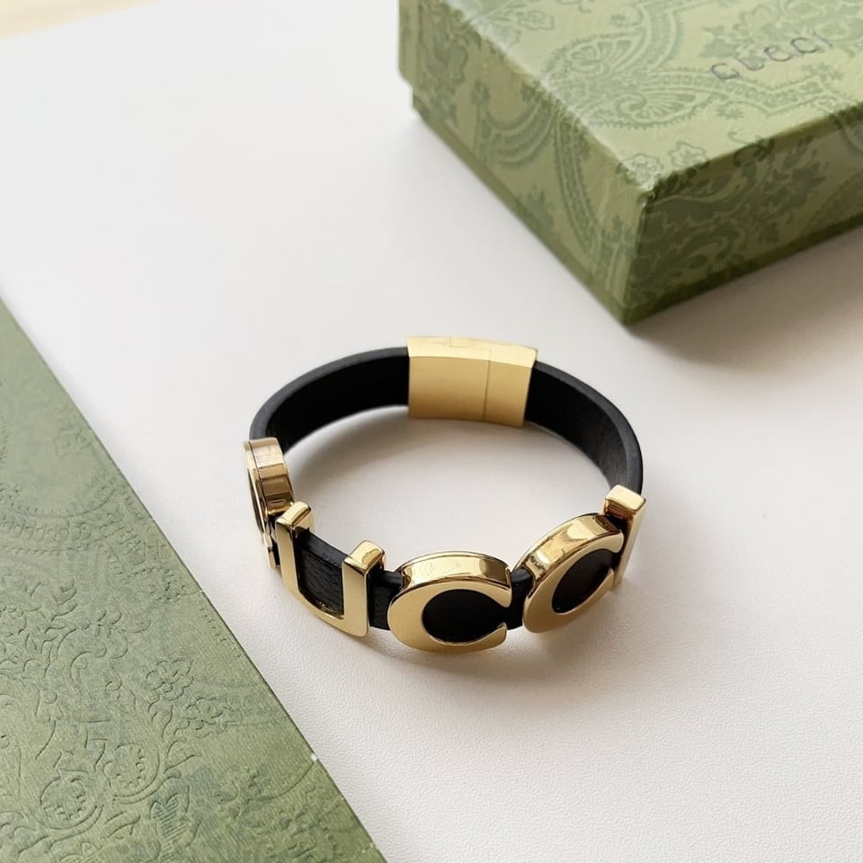 Gucci Leather Bracelet With Gucci Script view 7