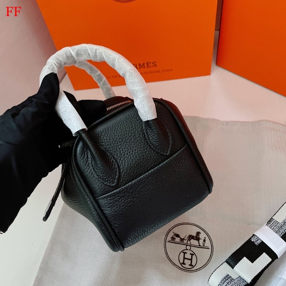 Hermès Lindy Mini 20 Black Clemence Leather with Palladium Hardware 20cm view 4