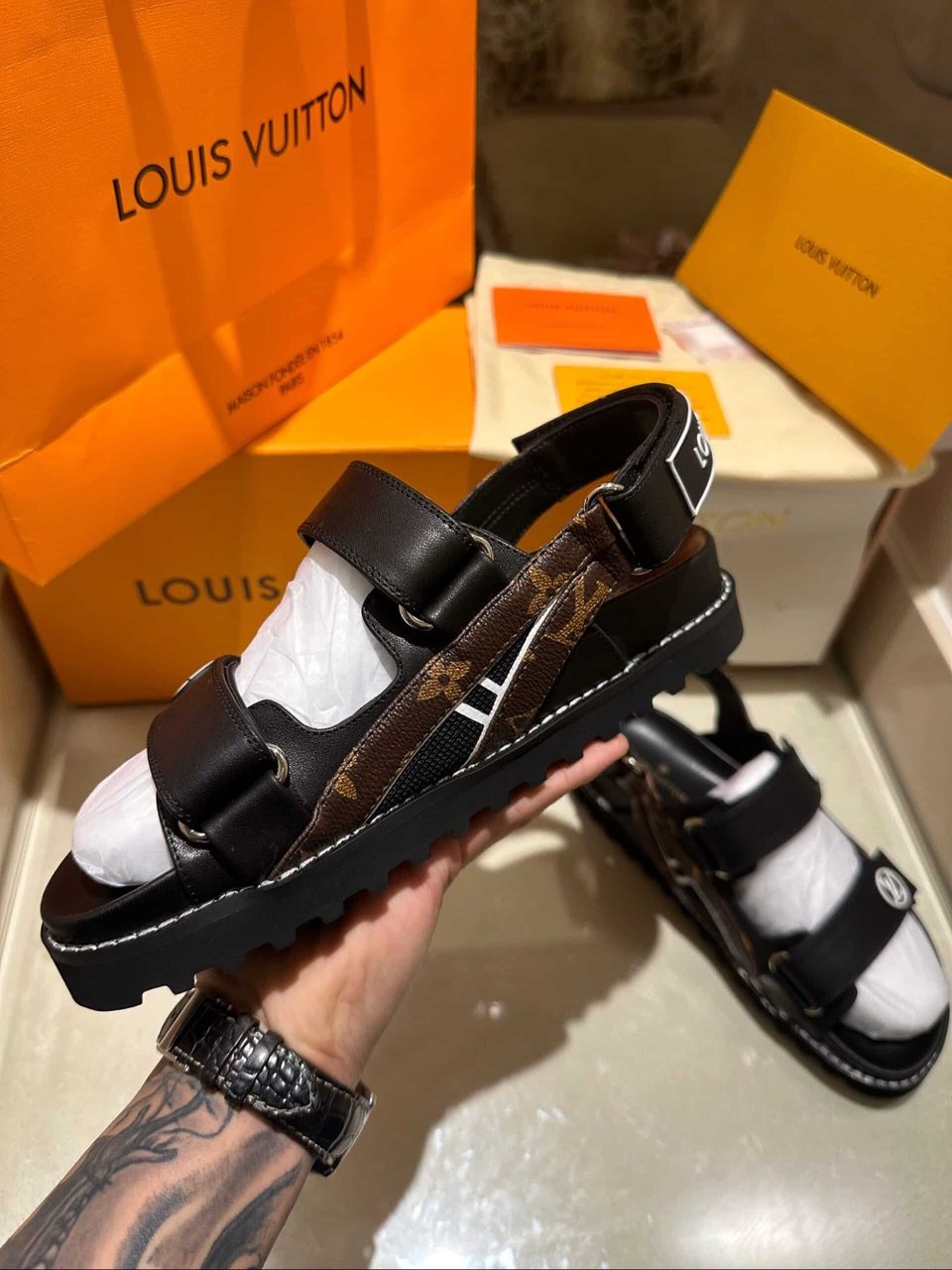 Louis Vuitton Paseo Flat Comfort Sandals Black 1Ab0Xt view 5
