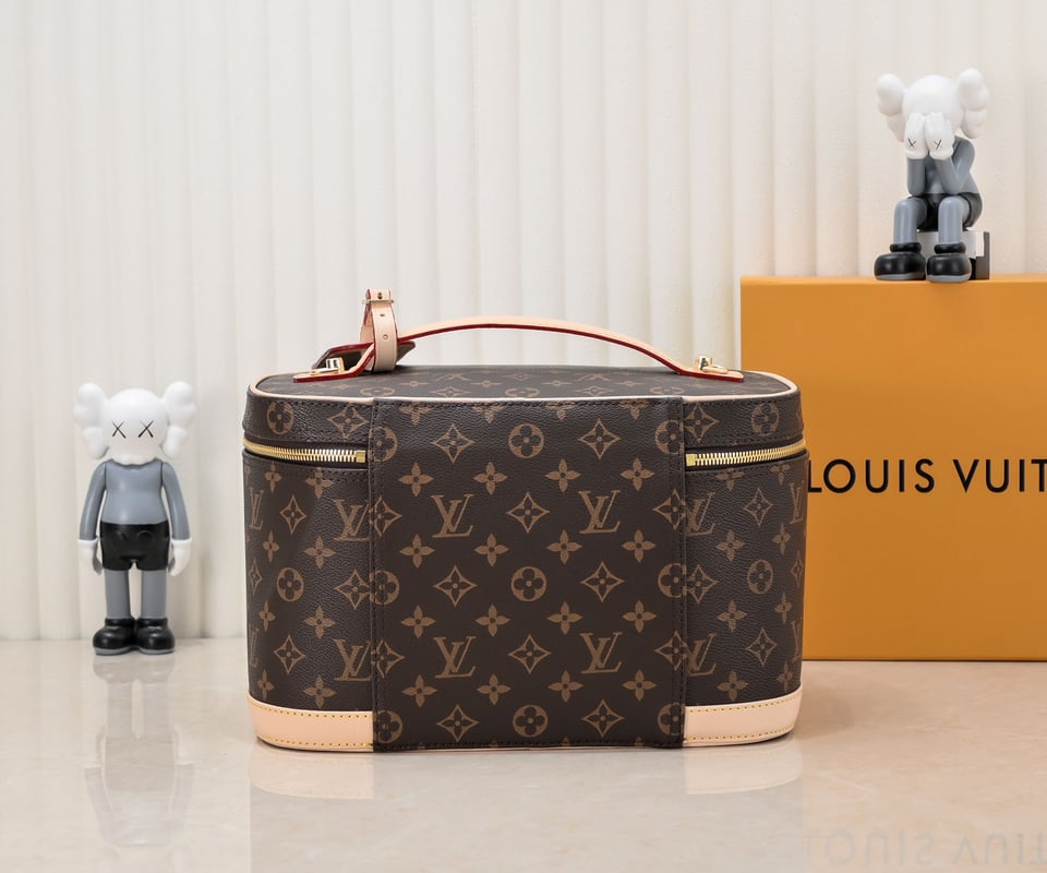 Louis Vuitton Nice Mini Toiletry Pouch 32Cm M47280 view 5