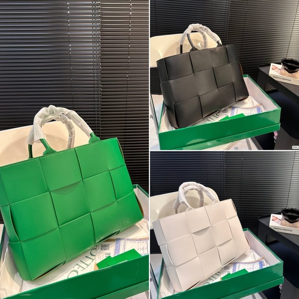 Bottega Veneta Arco Tote Black 37Cm view 4