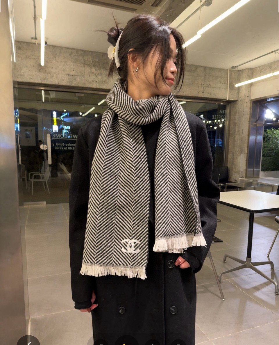 Chanel Cashmere Scarf Chevron Black For Women 180cm view 6