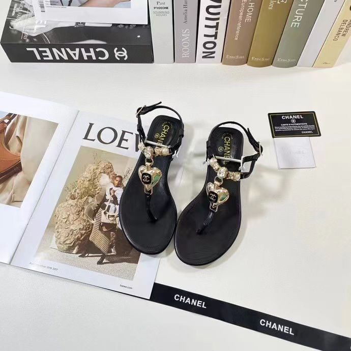 Chanel Shiny Pearl Crystal Cc Heart Thong Sandals Black G39674 X01000 94305 view 3