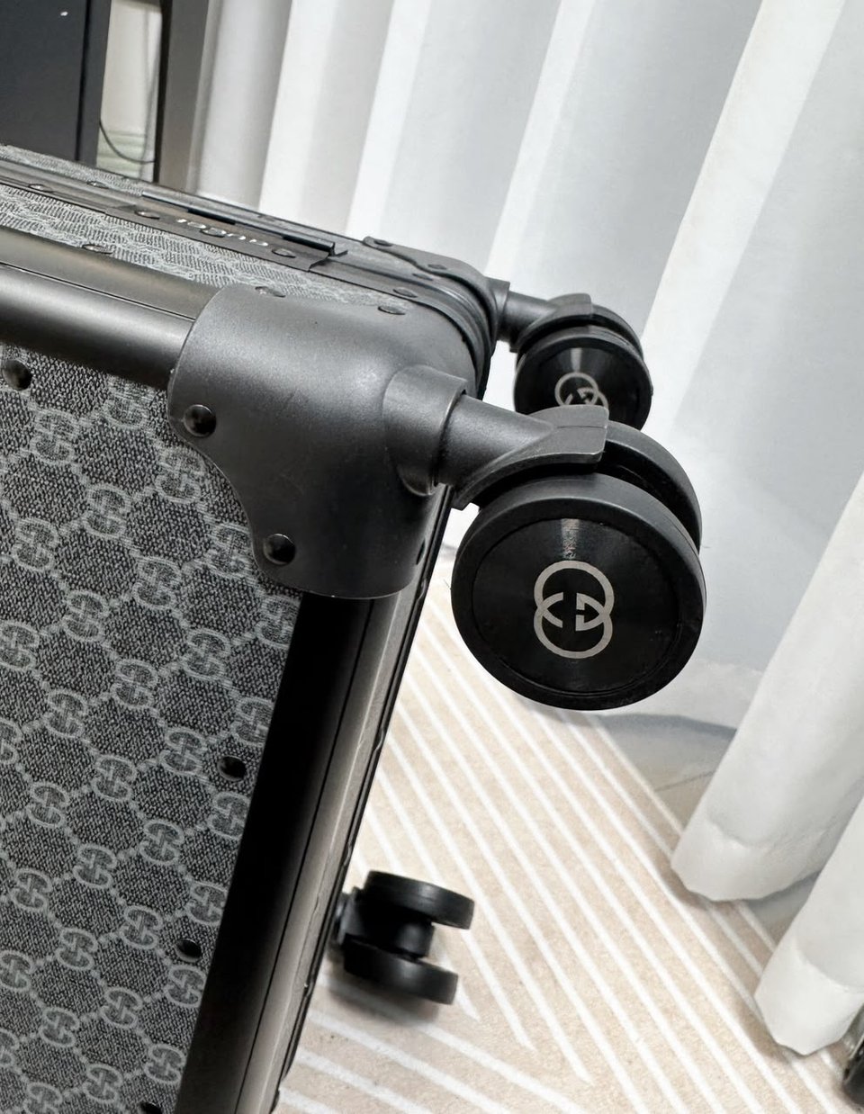 Gucci Suitcase view 3