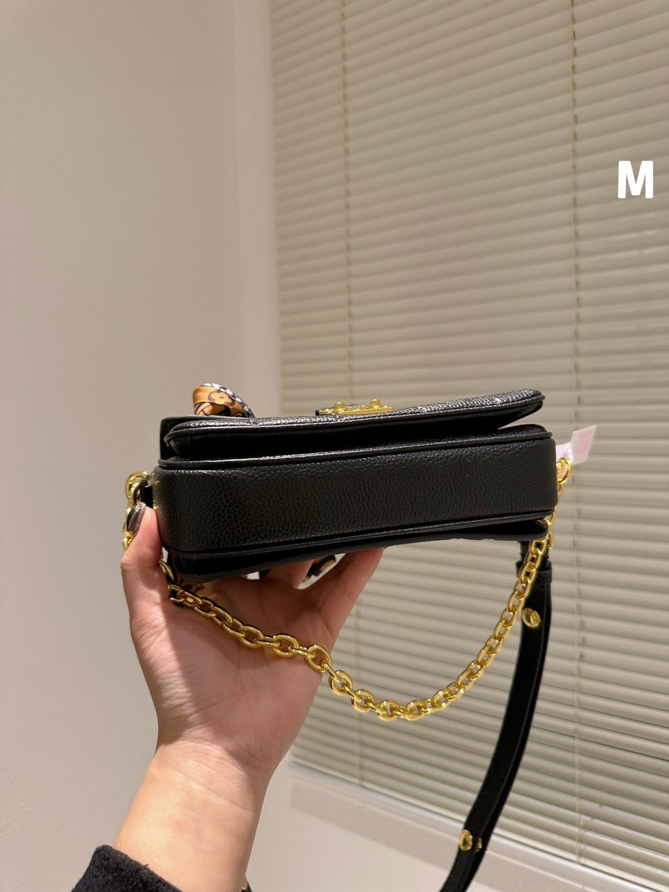Louis Vuitton Micro Metis Black With Gold Chain 25Cm M41487 view 8
