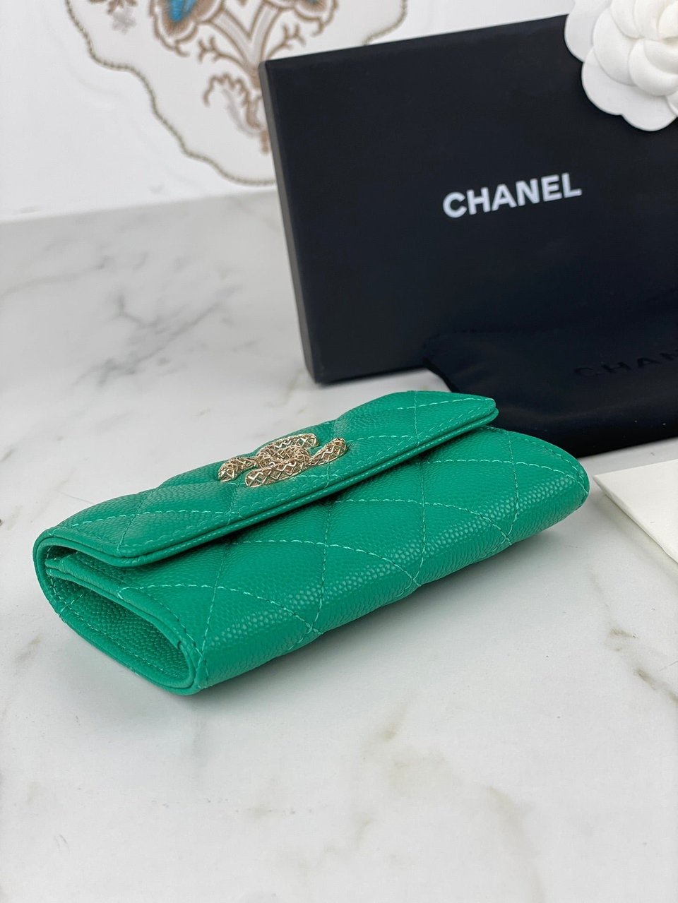 Chanel Flap Card Holder 11 Emerald Grained Calfskin Gold Icon view 6