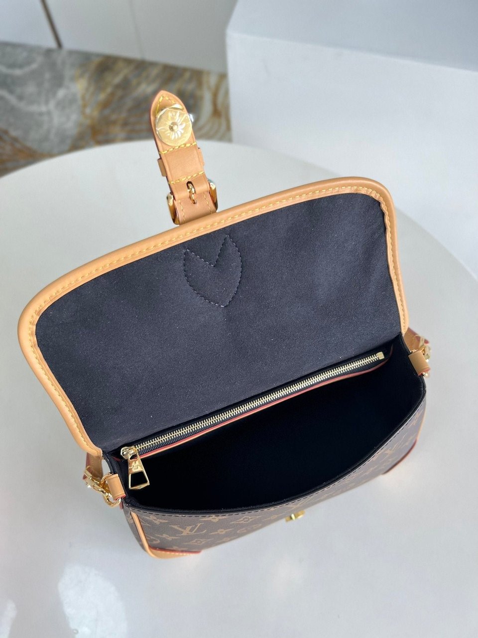 Louis Vuitton Diane Black 24cm/9.4in view 10