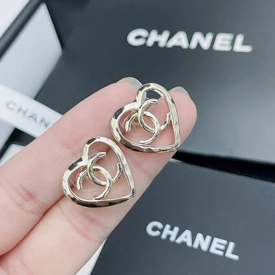 Chanel Metal Cc Heart Coco In Love Earrings Gold view 3