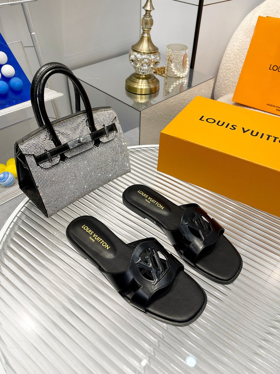 Louis Vuitton Lv Isola Flat Mule Black 1Abp0E view 4
