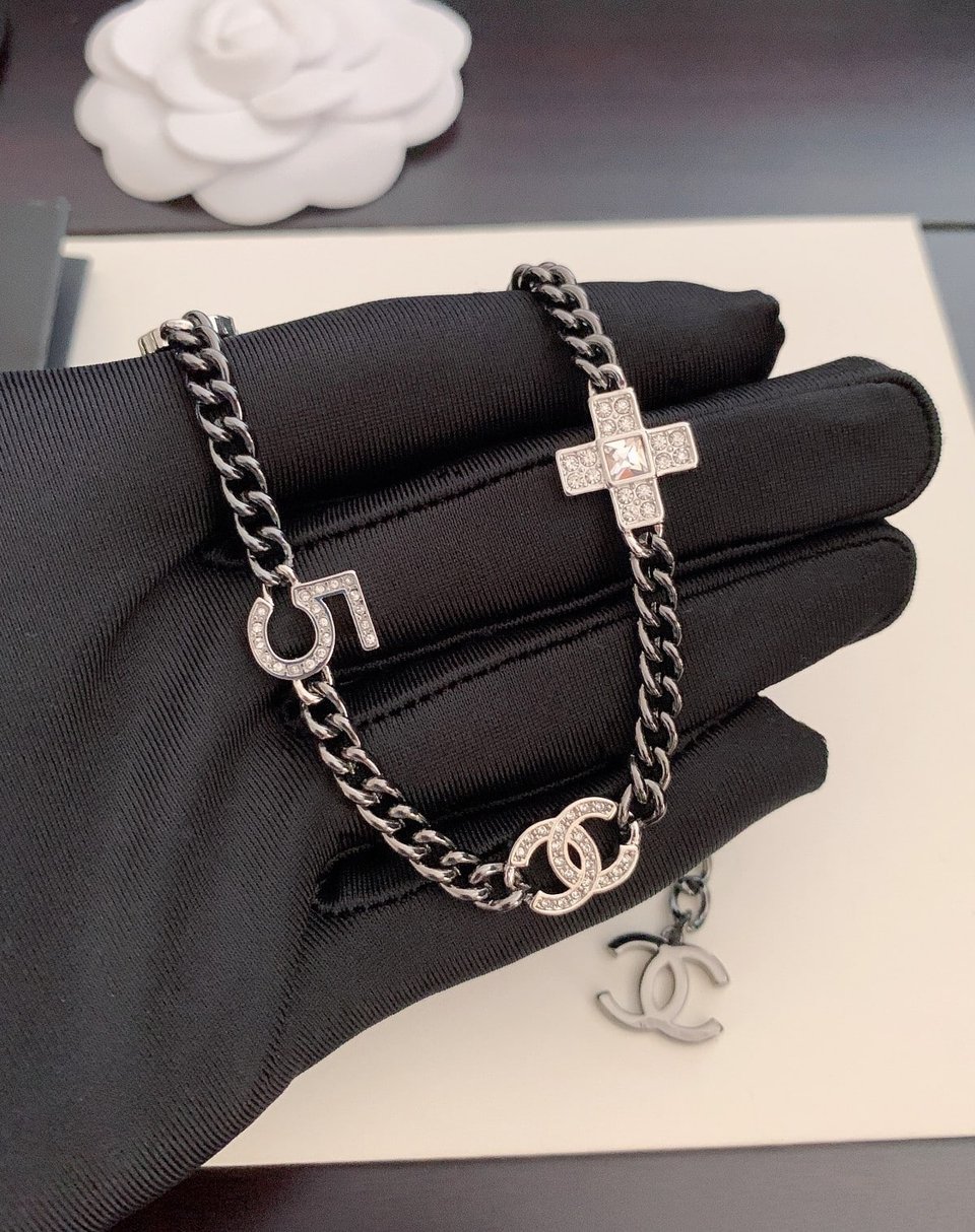 Chanel Ruthenium Crystal Chain Cc Lucky Charms Choker Silver Necklace view 3