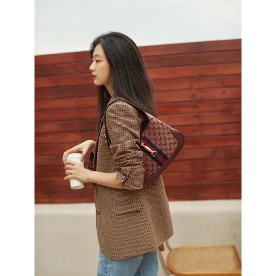 Gucci Jackie 1961 Small Shoulder Bag in Burgundy GG Canvas 28cm view 4