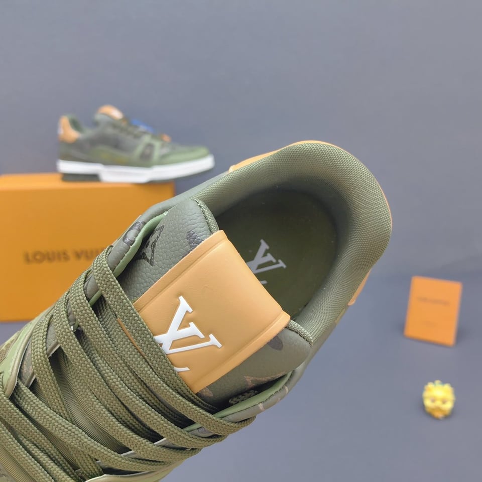 Louis Vuitton Trainer Sneakers Khaki Green Textured Calfskin 1AKDIU view 8