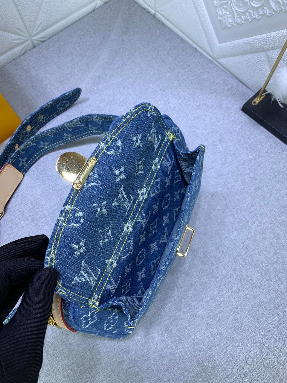 Louis Vuitton Bum Waist Bag Pouch M95347 view 7