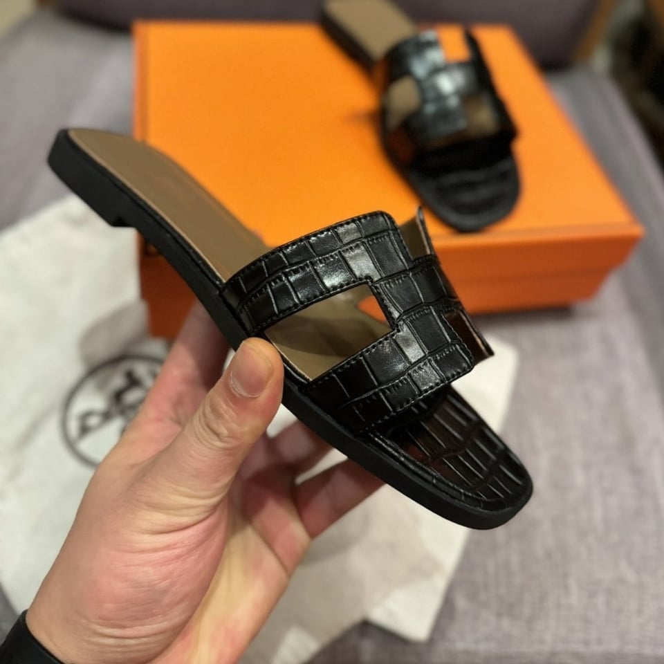 Herm?S Oran Sandal Alligator In Black H001089Z 01360 view 4