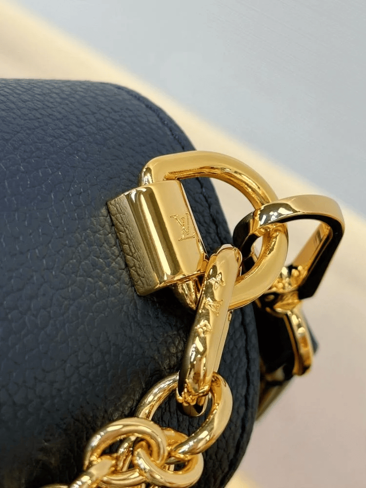 Louis Vuitton Twist MM Slim Medium Navy Taurillon Leather Shoulder Bag 23cm/9.1in M14342 view 9