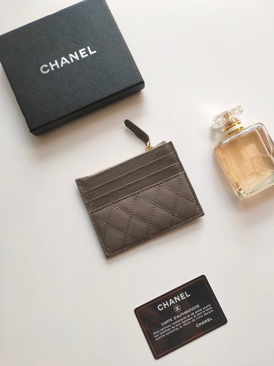 Chanel Zipped Card Holder 11.5 Gray Grained Calfskin Gold Icon view 6