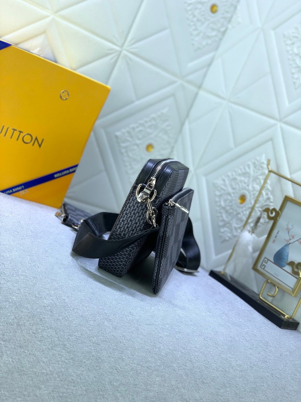 Louis Vuitton Trio Messenger Bag Damier Canvas Black 25Cm N50017 view 7