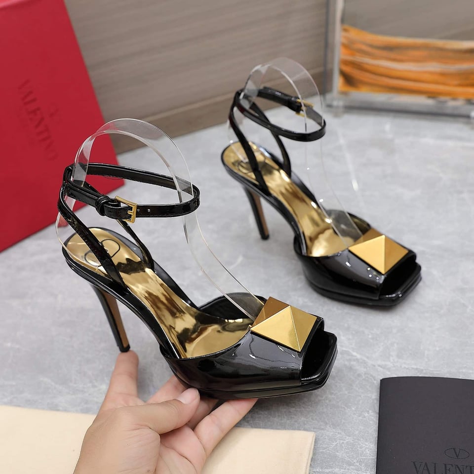 Valentino Garavani Roman Gold Stud Block Pump Black view 8