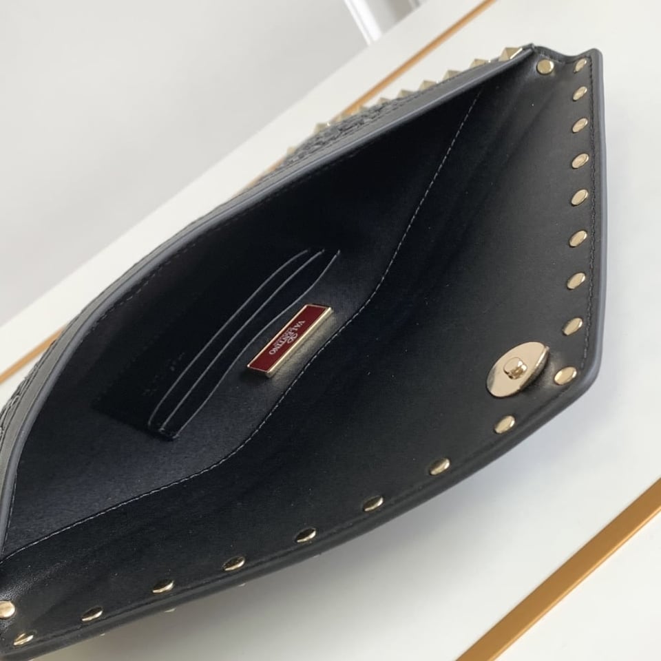 Valentino Garavani Rockstud Raffia Clutch Bag In Black 28Cm view 10