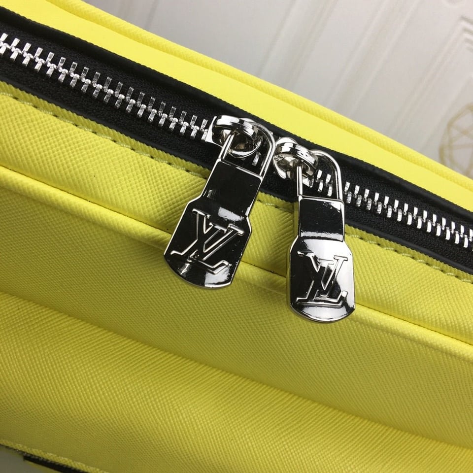 Louis Vuitton Outdoor Messenger Yellow 29Cm view 7