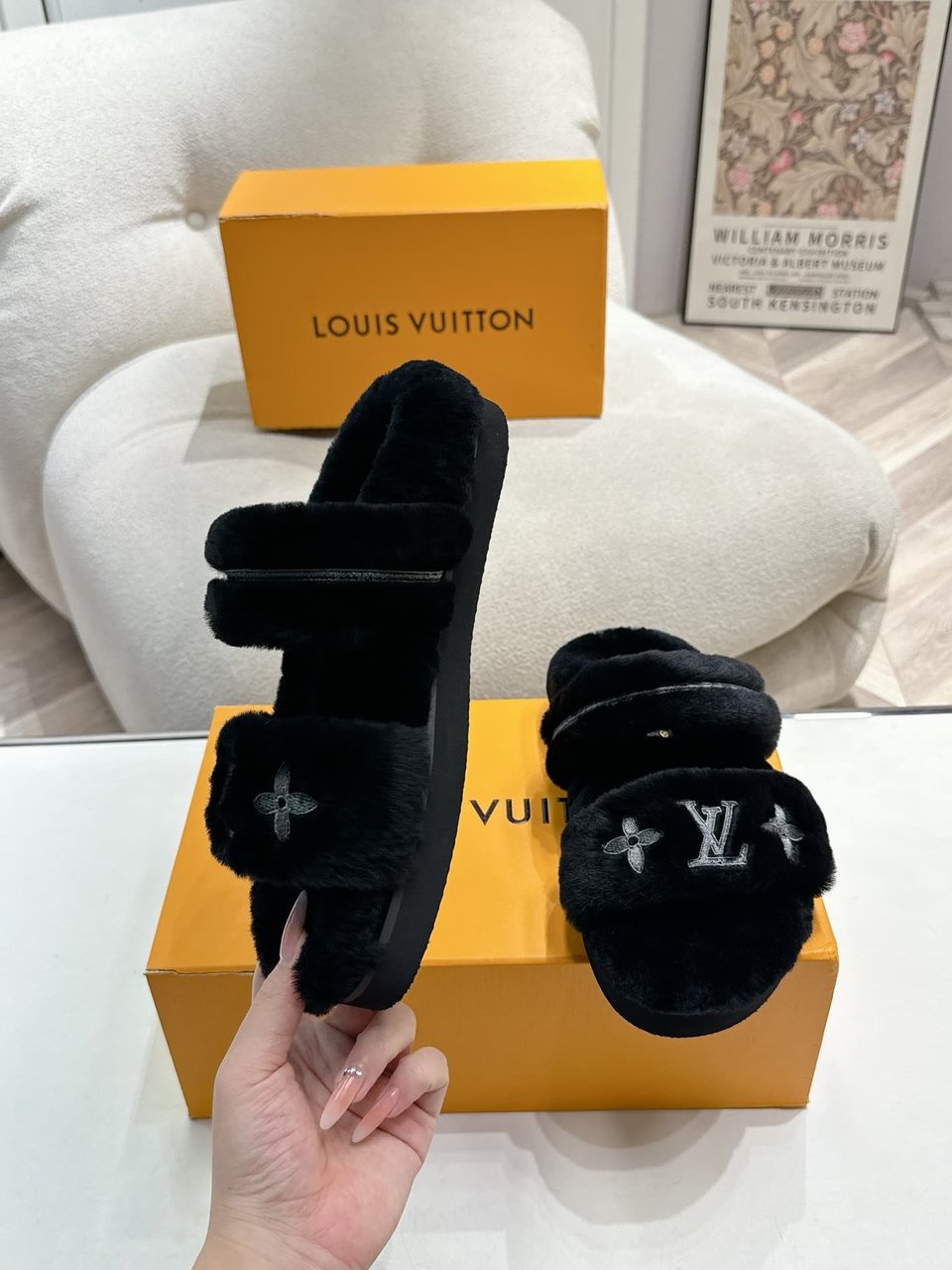 Louis Vuitton Lv Sunset Flat Comfort Mule Shearling Noir1 1Adc65 view 4