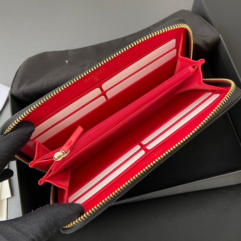 Chanel 19 Zipped Wallet 19.5Cm Black Calfskin Gold Hardware view 6