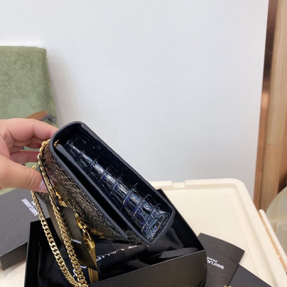 Saint Laurent Kate Medium Chain Bag With Tassel In Shiny Leather Black view 4