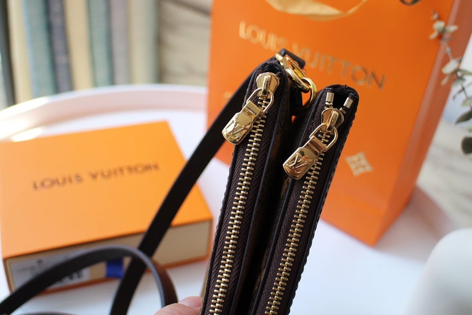 Louis Vuitton Double Zip Pochette 20Cm view 9