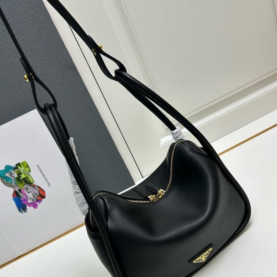 Prada Darling Handbag Black 25Cm view 4
