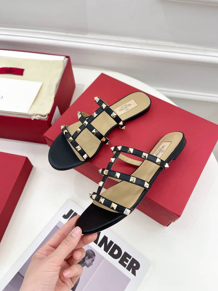 Valentino Garavani Rockstud Flat Slide Sandal Black 4W2S0C49Vod 0No view 3