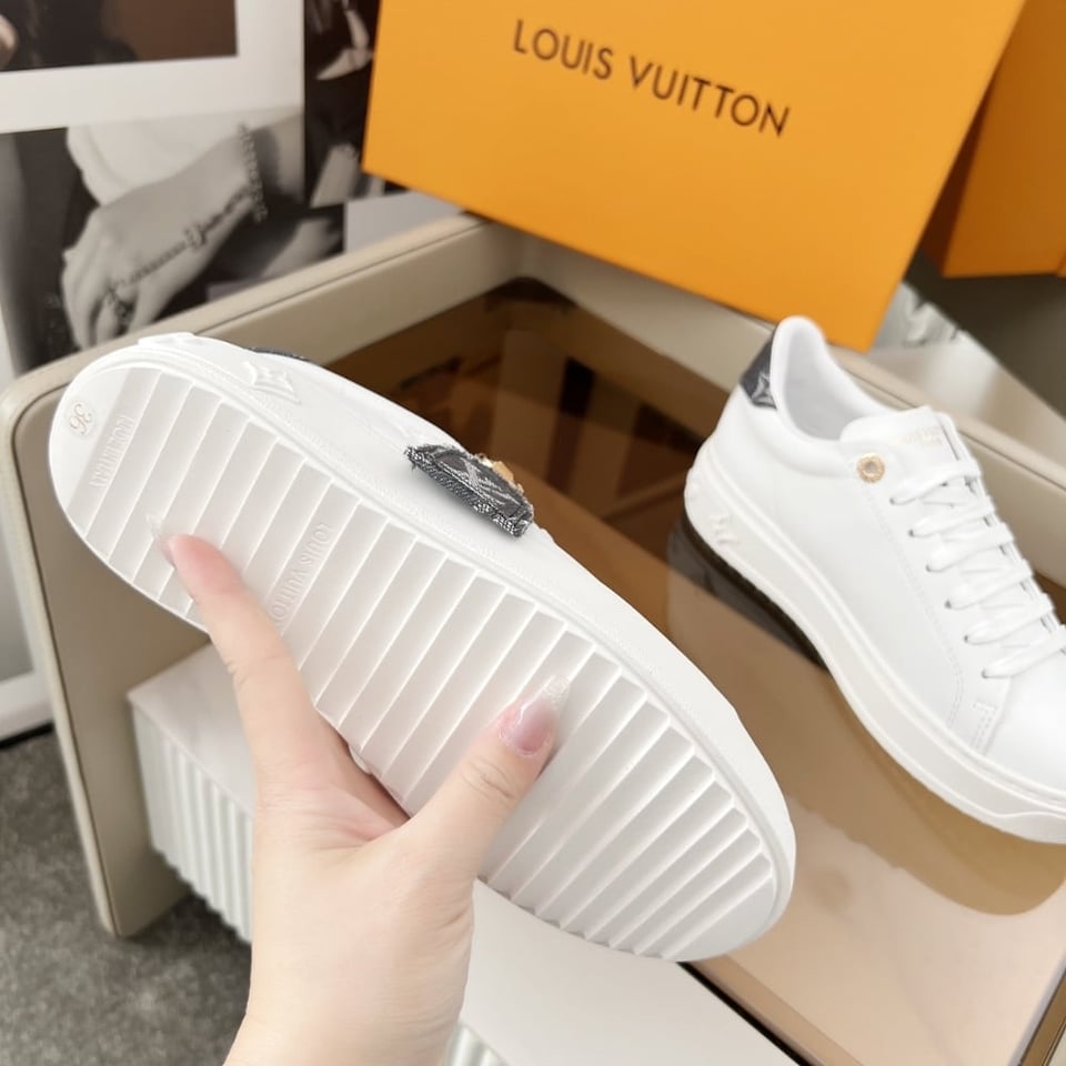Louis Vuitton Time Out Sneaker Grey 1Aguy4 view 5