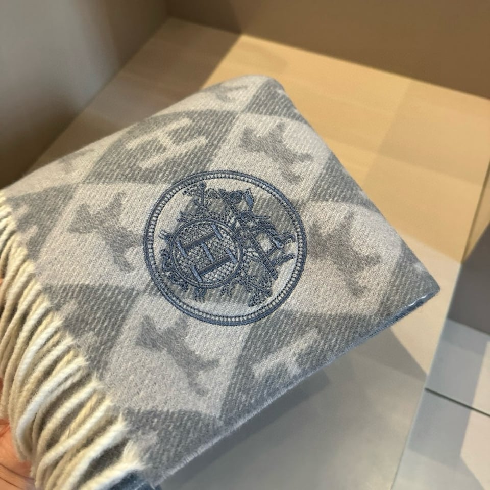 Hermes Diamond H Cashmere Scarf Grey For Women 180cm view 3
