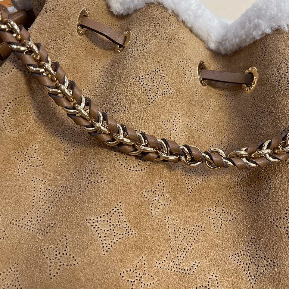 Louis Vuitton Shearling Bucket Bag 22cm/8.7in M11839 view 8